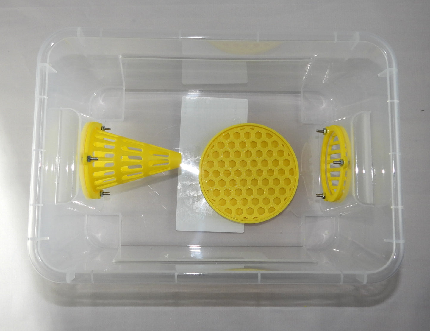 Selectieve lokval : 5 Liter box met 1x 60mm conus, 1x uitgang veilige lokpot en trappit.