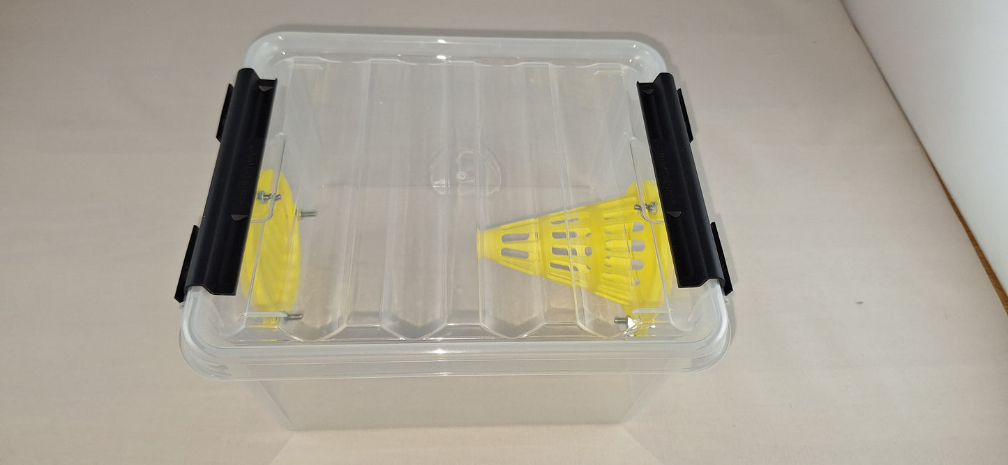 Selectieve lokval : 2 Liter box met 1x 60mm conus, 1x uitgang veilige lokpot en trappit.