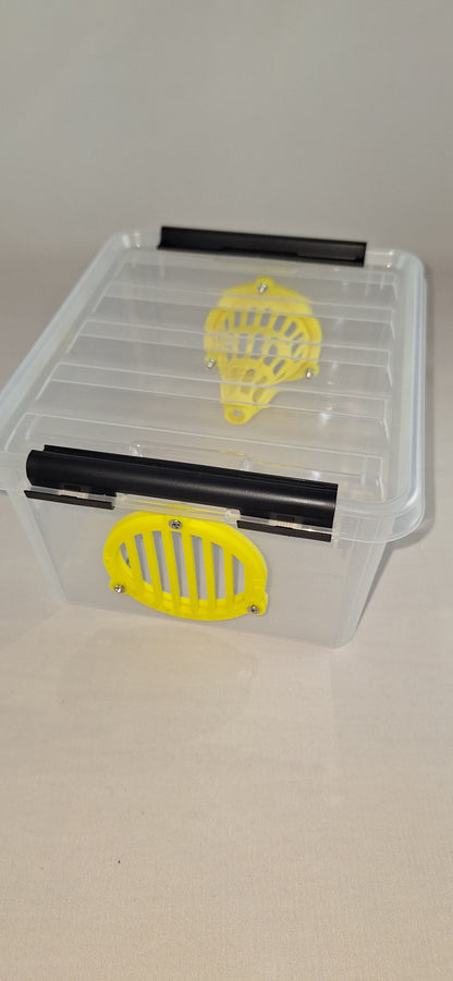 Selectieve lokval : 2 Liter box met 1x 60mm conus, 1x uitgang veilige lokpot en trappit.