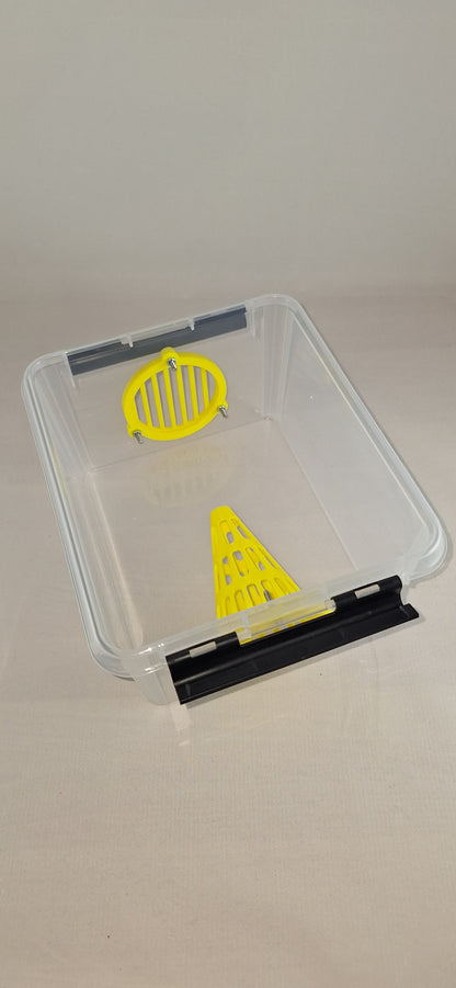 Selectieve lokval : 2 Liter box met 1x 60mm conus, 1x uitgang veilige lokpot en trappit.