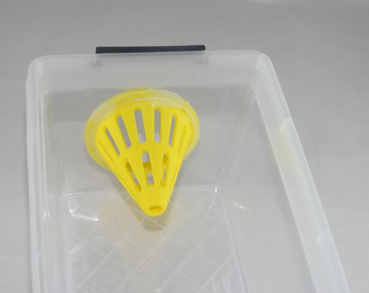 Selectieve hoornaarsval voor gat 59 mm.